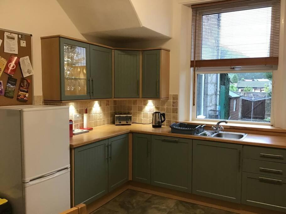 Spacious 2 Bedroom Flat In Heart Of Ballater Exterior foto